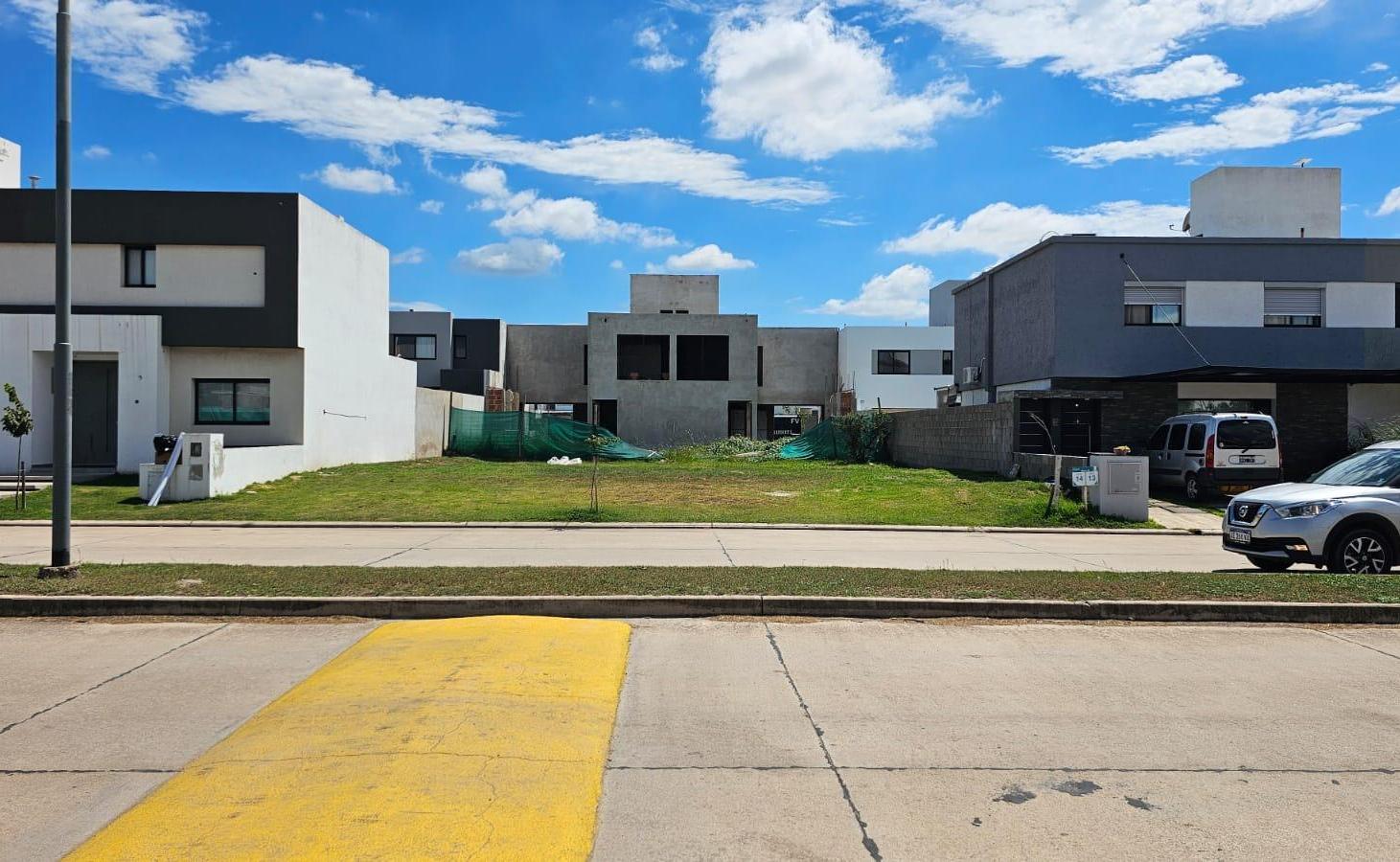 Terreno a la venta en San Ignacio Village  , Fondo Norte ,Etapa 1, central, el mejor!!!