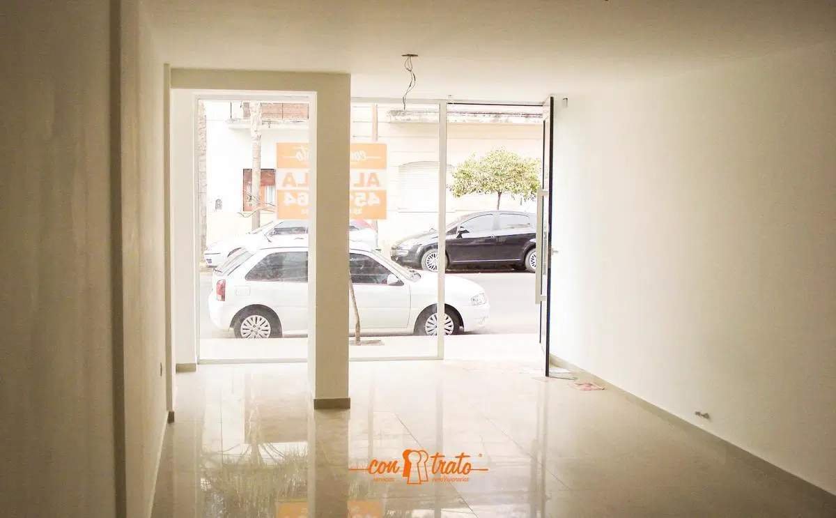 Local comercial 48 m2º en alquiler en Barrio General Paz | Vidriera y patio propio. 3