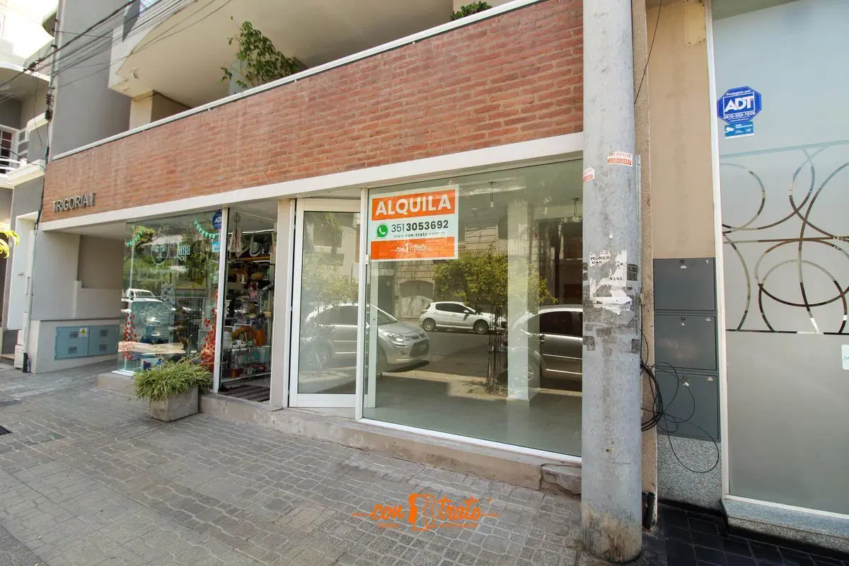 Local comercial 48 m2º en alquiler en Barrio General Paz | Vidriera y patio propio. 2