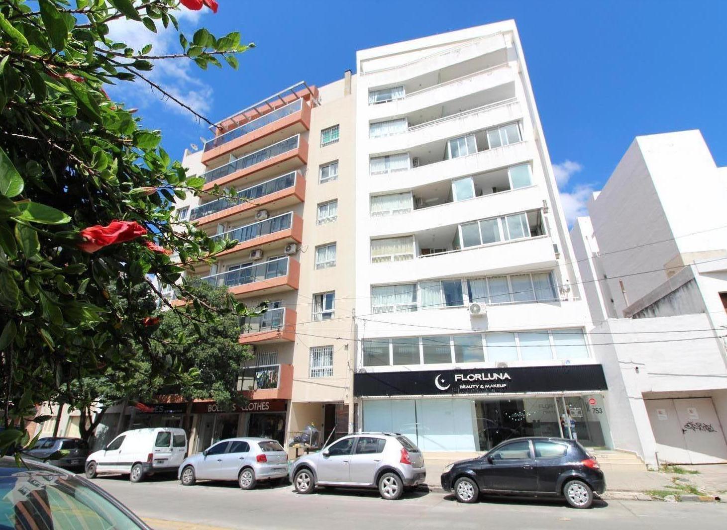 EN ALQUILER Dpto. 1 dormitorio Bº Alta Cordoba Frente Plaza 1 Dormitorio Completamente Equipado !!!!