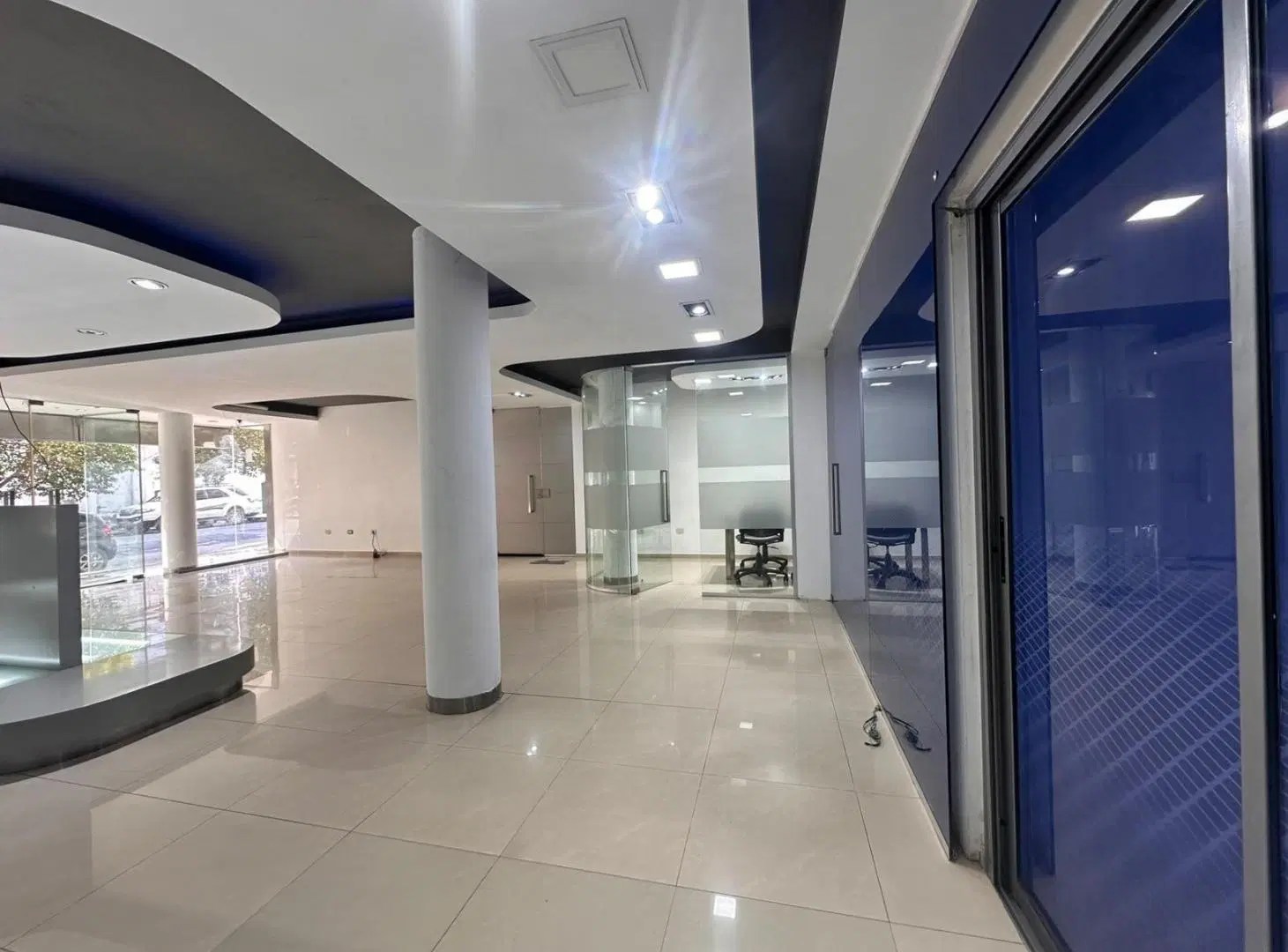 Excelente Local Comercial de 100 m² con Patio y Cochera | General Paz 4