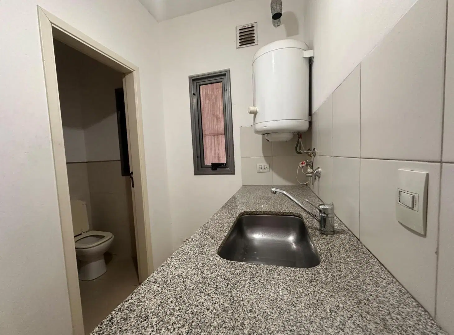 Excelente Local Comercial de 100 m² con Patio y Cochera | General Paz 5