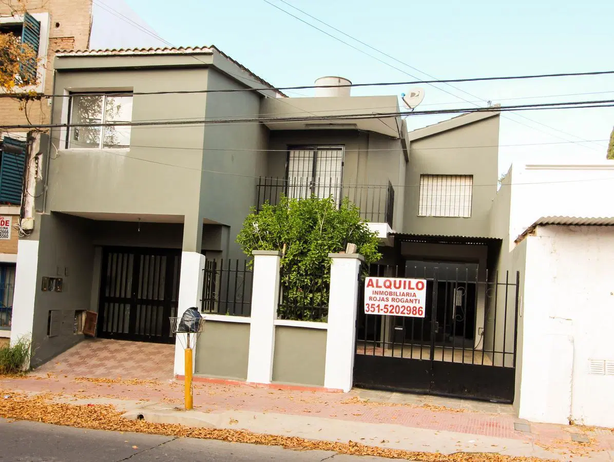 Dpto. 2 dorm. más escritorio c/patio SIN EXPENSAS - Bº Observatorio zona Tribunales II 5