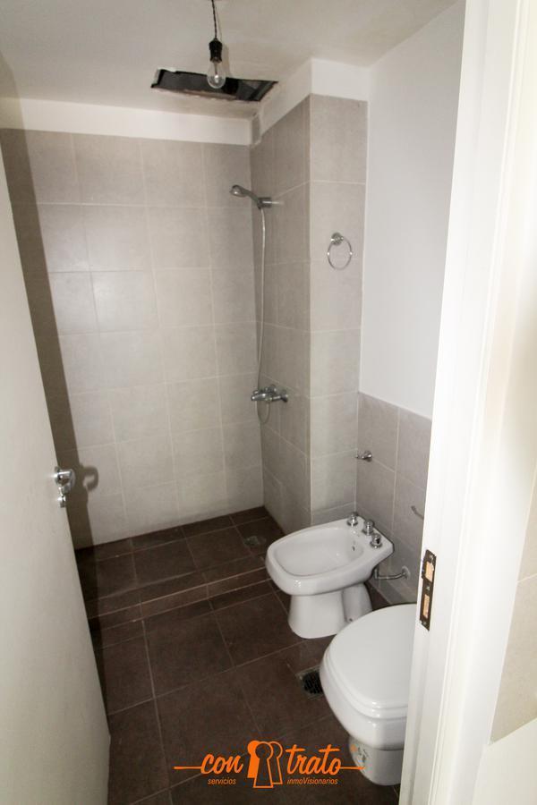 Foto de Dpto. 1 dormitorio amplio tercer piso EXTERNO con balcón Bº General paz, imagen 5