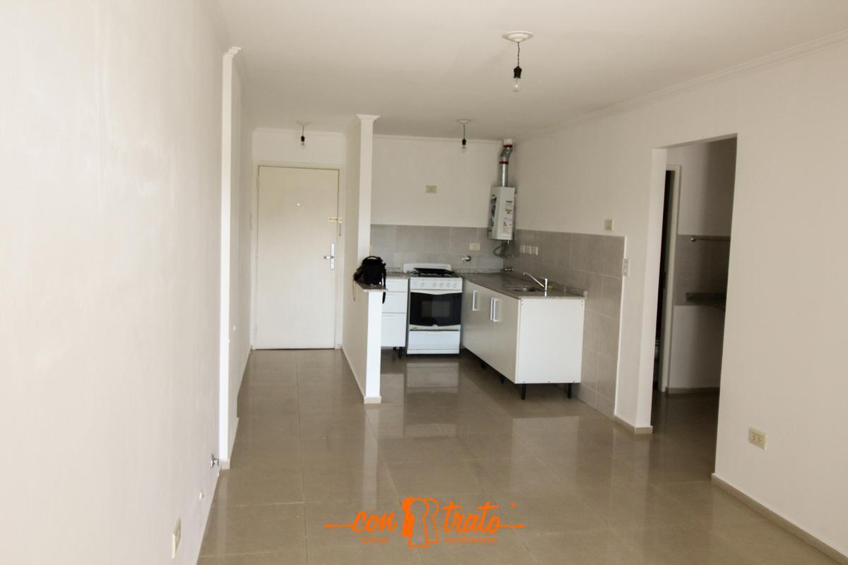 Foto de Dpto. 1 dormitorio amplio tercer piso EXTERNO con balcón Bº General paz, imagen 2