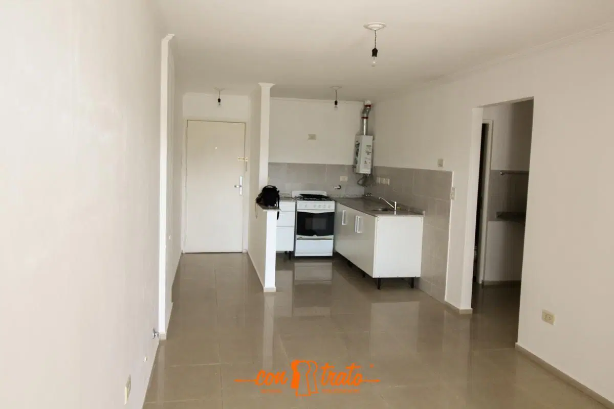 Dpto. 1 dormitorio amplio tercer piso EXTERNO con balcón Bº General paz 2
