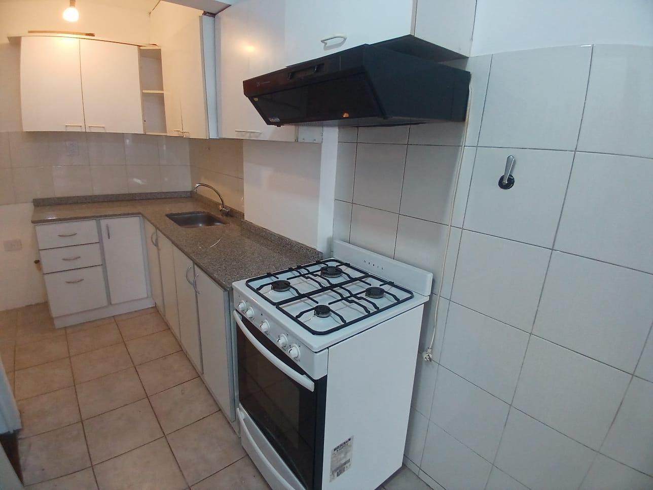 Foto de Amplio Departamento de 2 Dormitorios | 2 Baños | Balcón | Nueva Córdoba a mts. de Plaza España, imagen 2