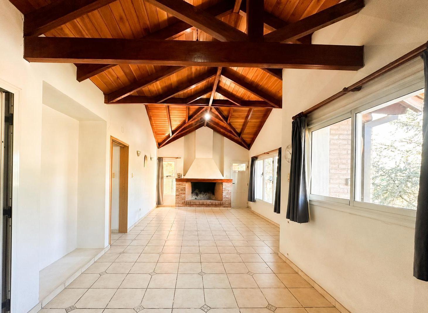 Foto de Casa 3 Dorm, Depto Independiente y Quincho | 1.159 m² Terreno | Apta, imagen 2