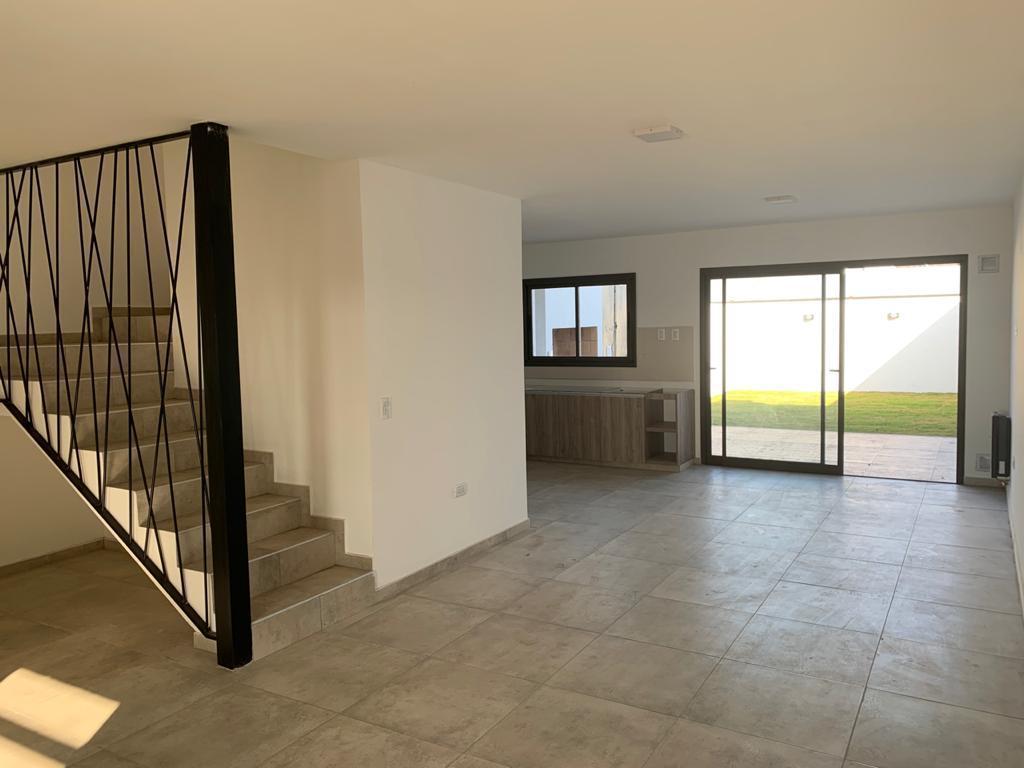 Foto de ALQUILO Dúplex 3 dorm. en DOCTA etapa 1 - 3 baños ingreso para vehículo, imagen 1