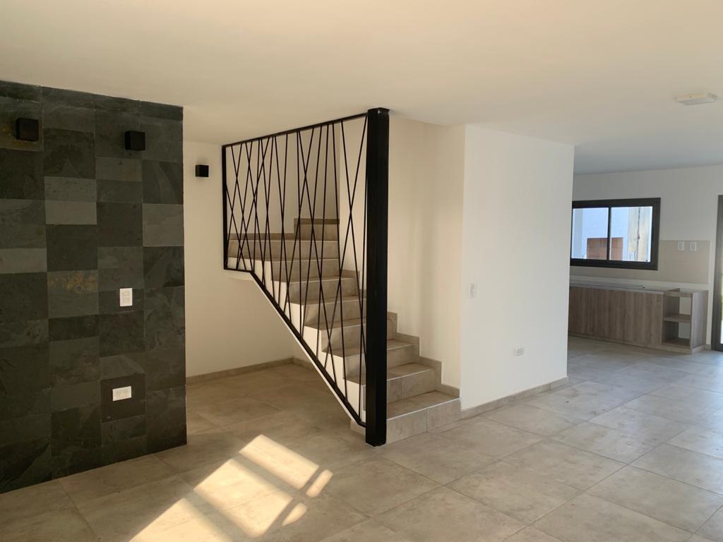 Foto de ALQUILO Dúplex 3 dorm. en DOCTA etapa 1 - 3 baños ingreso para vehículo, imagen 2