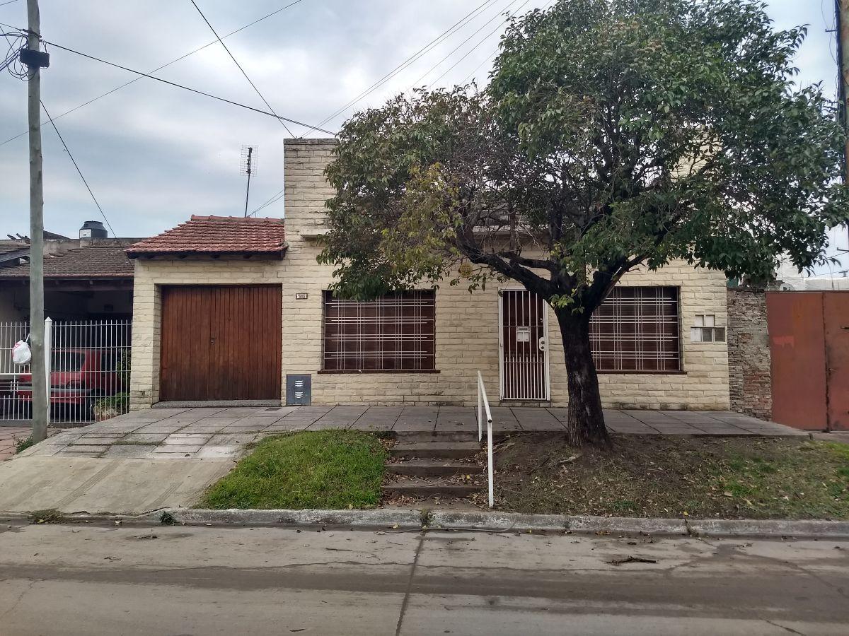 Foto de Chalet con garage y quincho, imagen 3