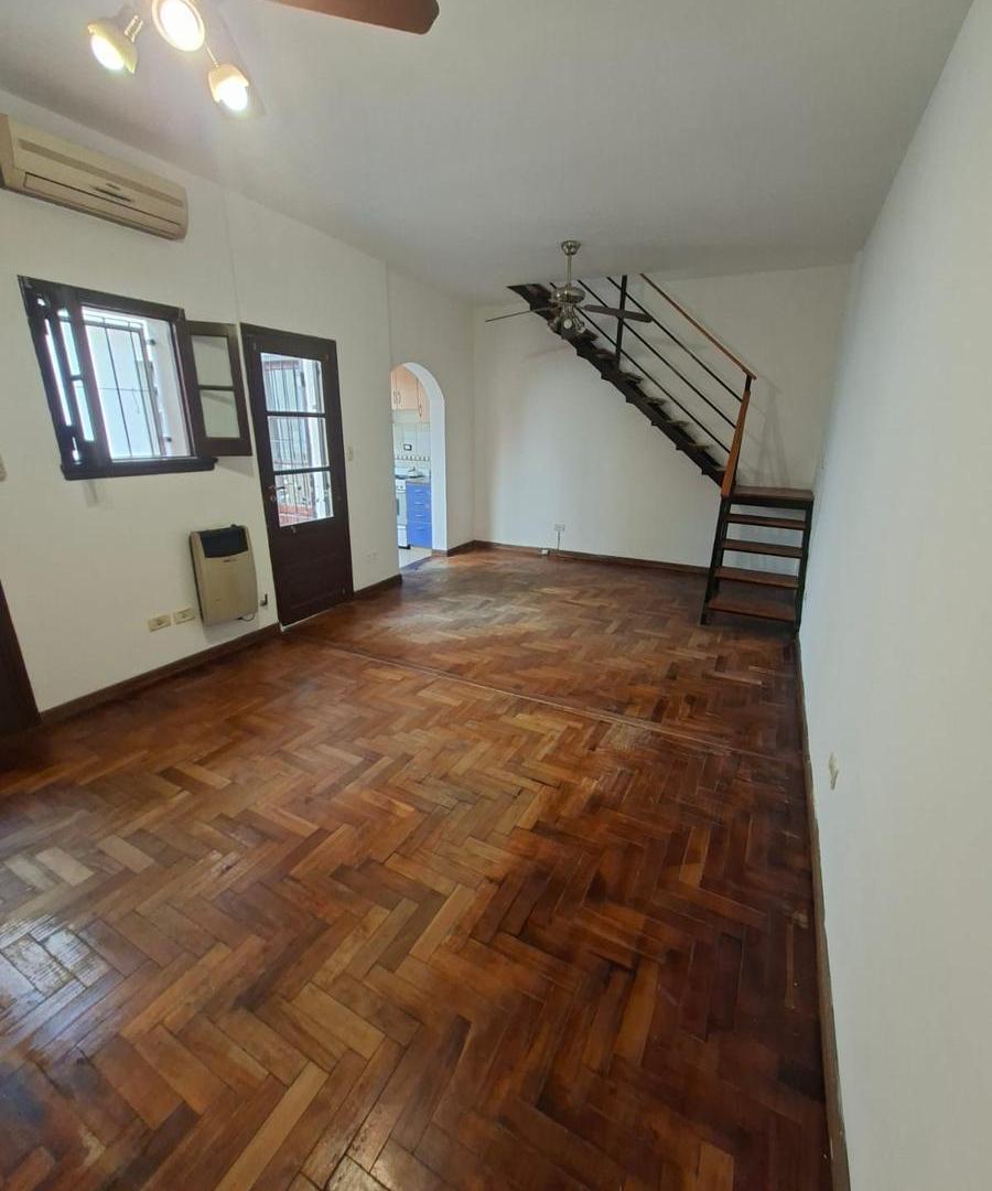 Foto de PH 3 ambientes con patio y tza - Alquiler - Parque Chacabuco, imagen 3