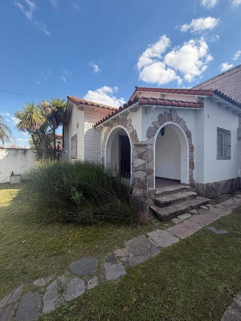 Foto de Casa 5 ambientes en venta. Zapiola 1100. Castelar, imagen 1