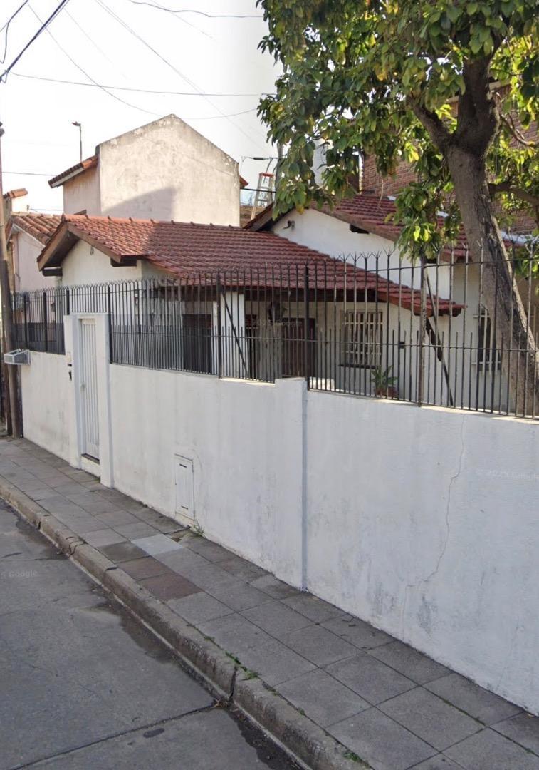 Foto de casa 4 ambientes en venta. Dolores 80. Villa sarmiento, imagen 1