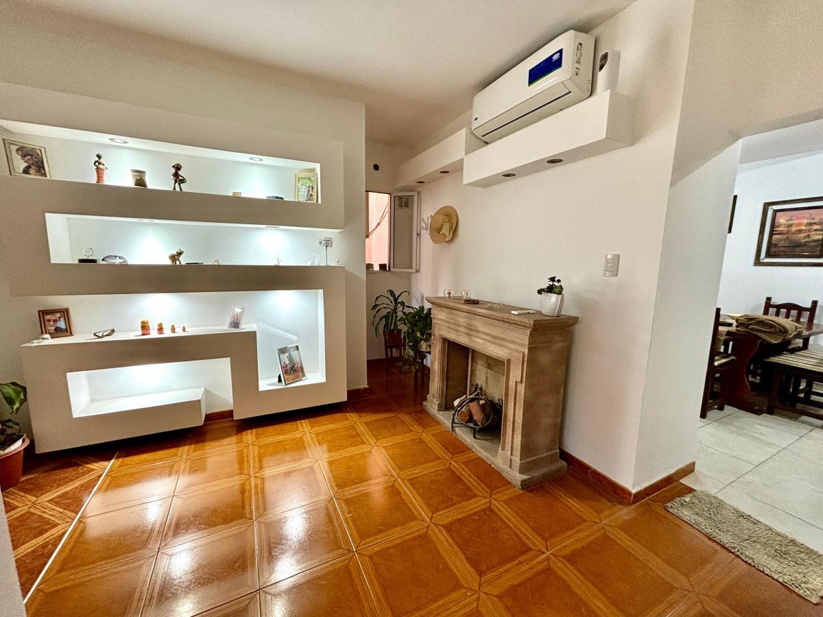 Venta Casa 5 Ambientes en Liniers 2