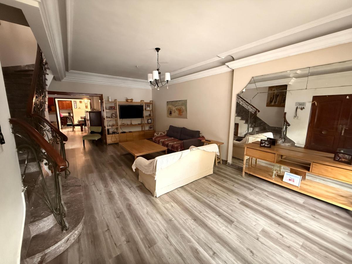 Venta PH de 6 Ambientes con Entrada Independiente en Villa Urquiza 3
