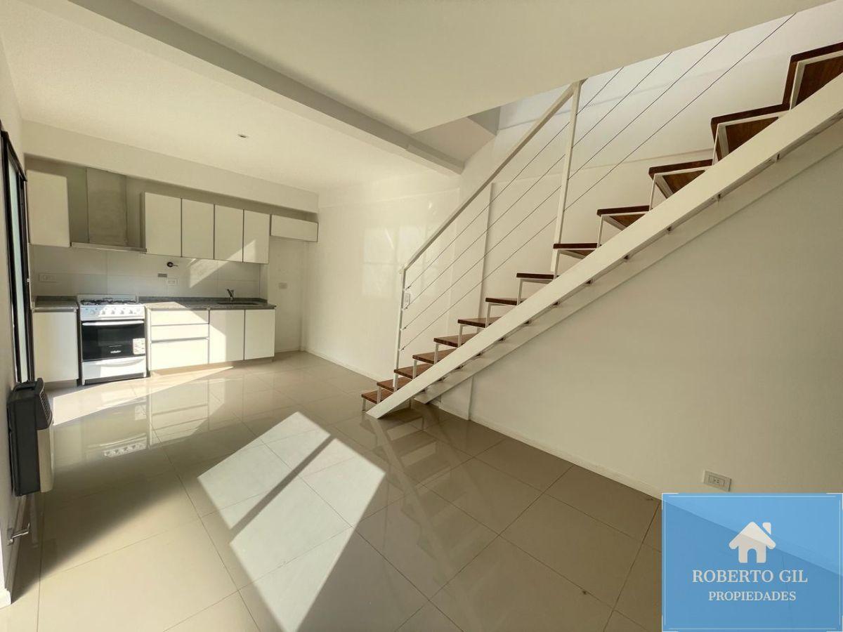 Foto de Alquiler PH 2 Ambientes con Balcón, Patio, Terraza Propia en Villa, imagen 1