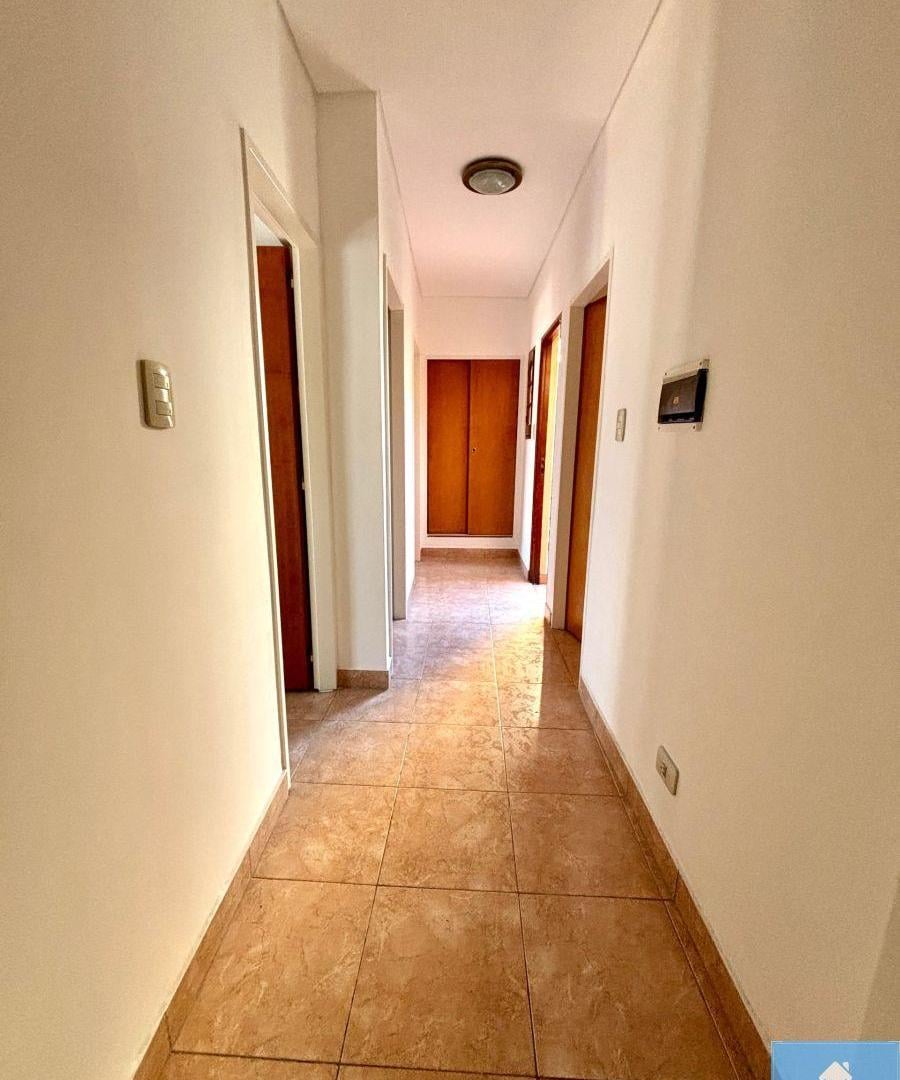 Foto de Casa en venta en Liniers 5 ambientes, imagen 2