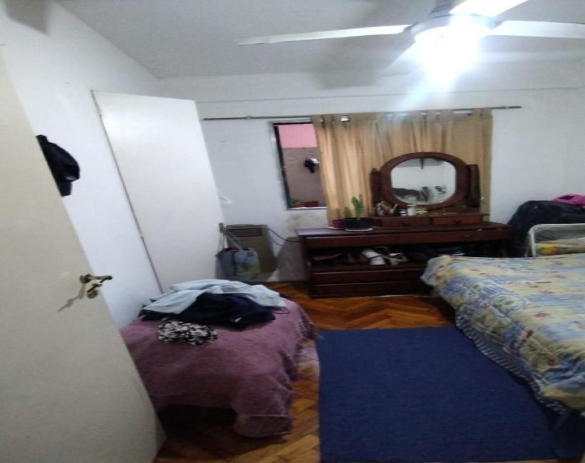 Venta depto 3 amb con patio en Peron 4200, Almagro.