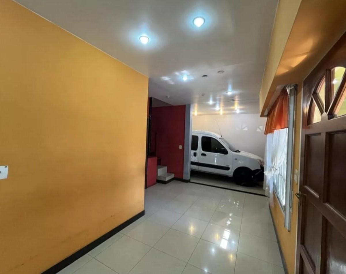 Venta Casa de 4 Amb Con Cochera en Acassuso 7500, Mataderos