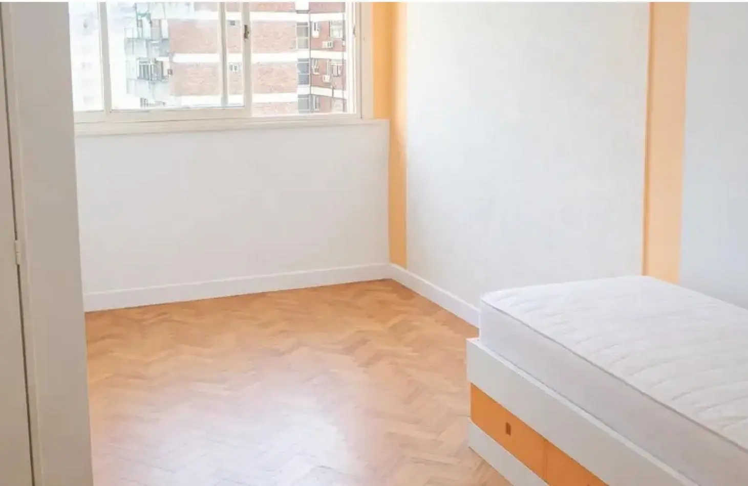En Venta Depto de 4 amb  con dependencia  y cochera en caballito 3