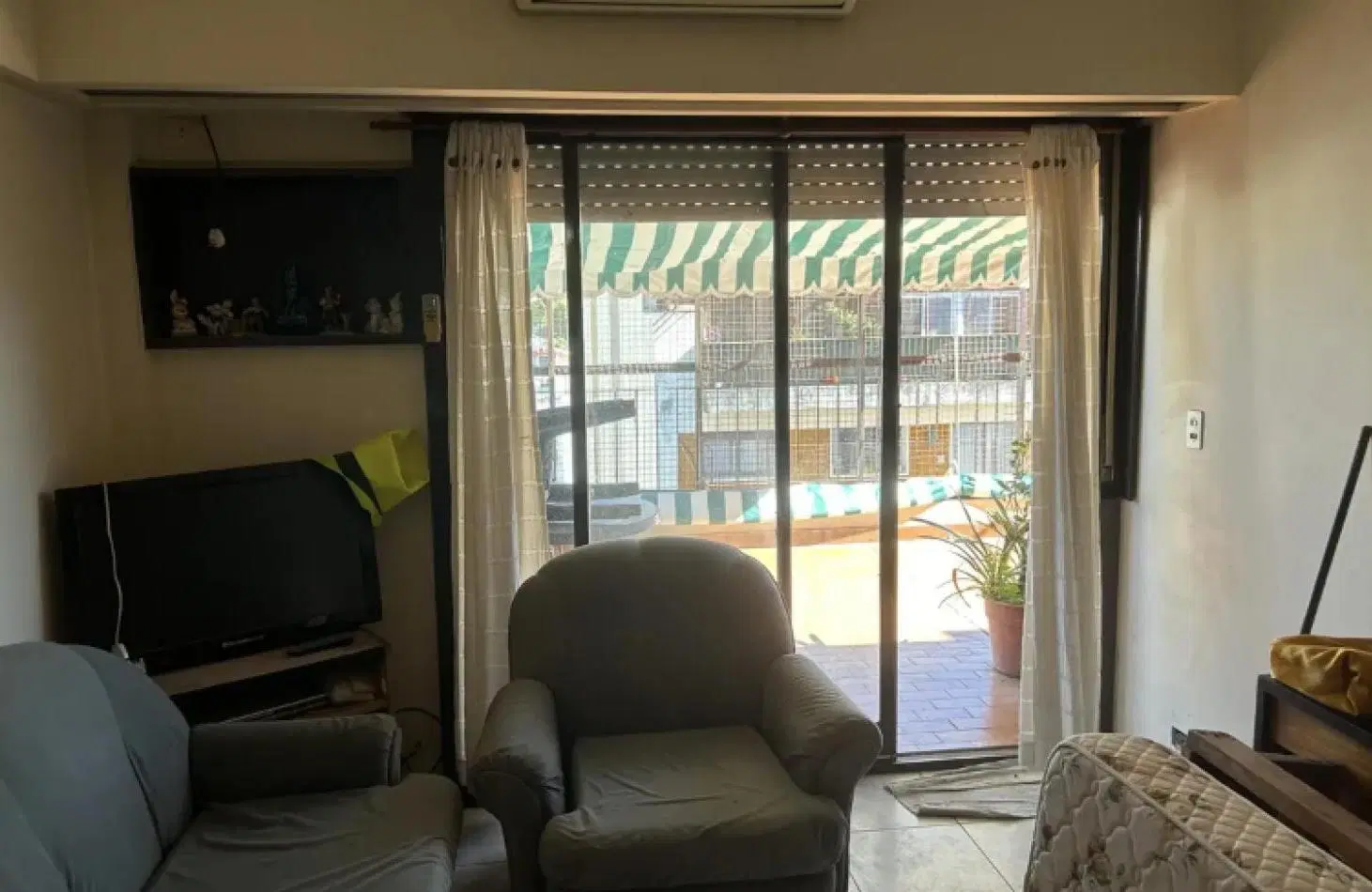 En Venta Depto de 4 amb al frente ,cochera y Baulera en Villa Crespo 4