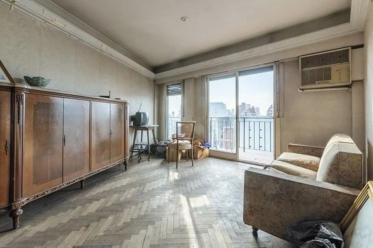 En Venta Depto de 4 amb  con dependencia  y cochera en caballito 4