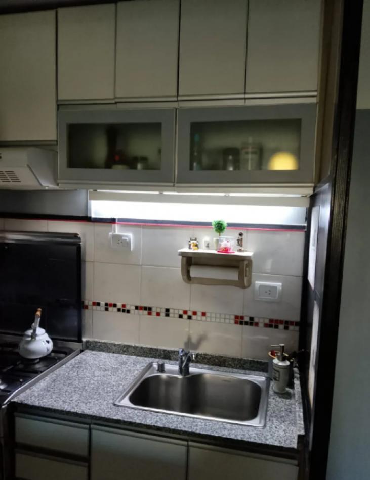 Foto de En venta Depto de 2 amb con cochera y Baulera en Parque Chacabuco, imagen 2