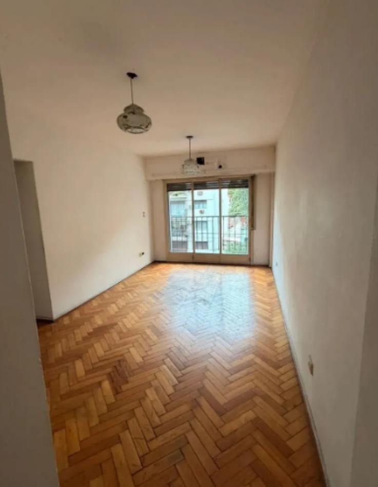 Foto de Oportunidad Inversor A Refaccionar 3 Amb Con Balcon Al Frente 76 M2, imagen 2