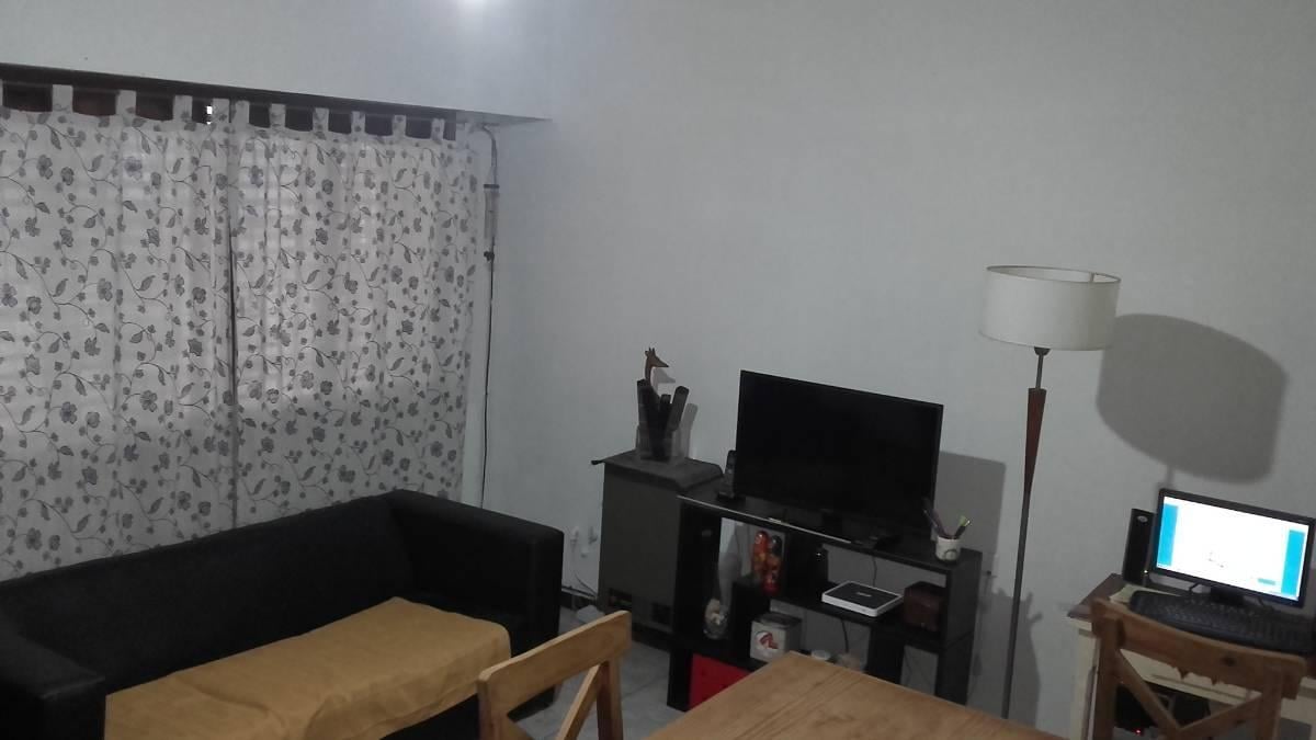 Foto de DEPARTAMENTO T/CASA AL FRENTE CON GARAGE, imagen 2