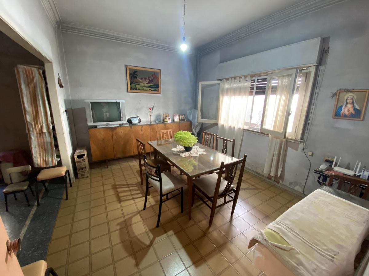 Foto de CASA CON DOS LOCALES SOBRE LOTE DE 10 x 32 IDEAL INVERSOR, imagen 2