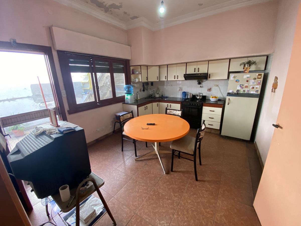 Foto de CASA CON DOS LOCALES SOBRE LOTE DE 10 x 32 IDEAL INVERSOR, imagen 4