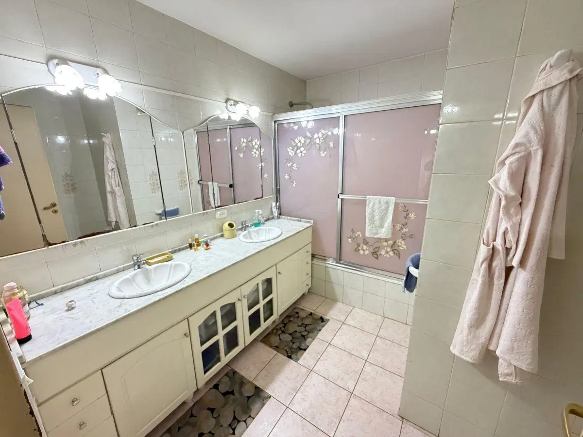 DEPARTAMENTO PISO 4 AMBIENTES CON COCHERA Y DEPENDENCIA 8