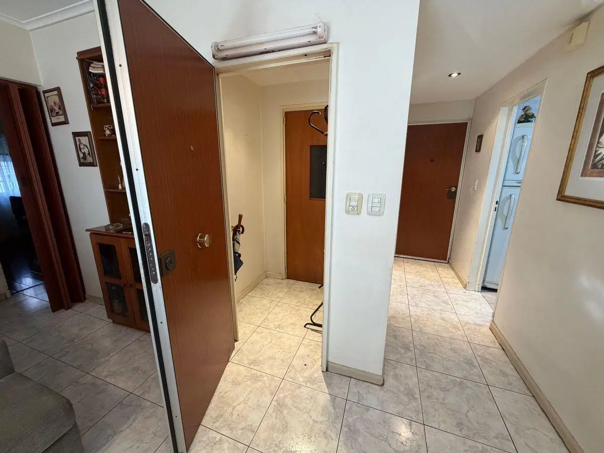 DEPARTAMENTO PISO 4 AMBIENTES CON COCHERA Y DEPENDENCIA 3