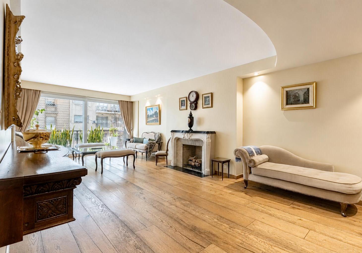 Foto de Excelente Apt frente al Hotel Alvear de 190 m2. Linda vista. Balcón, imagen 1