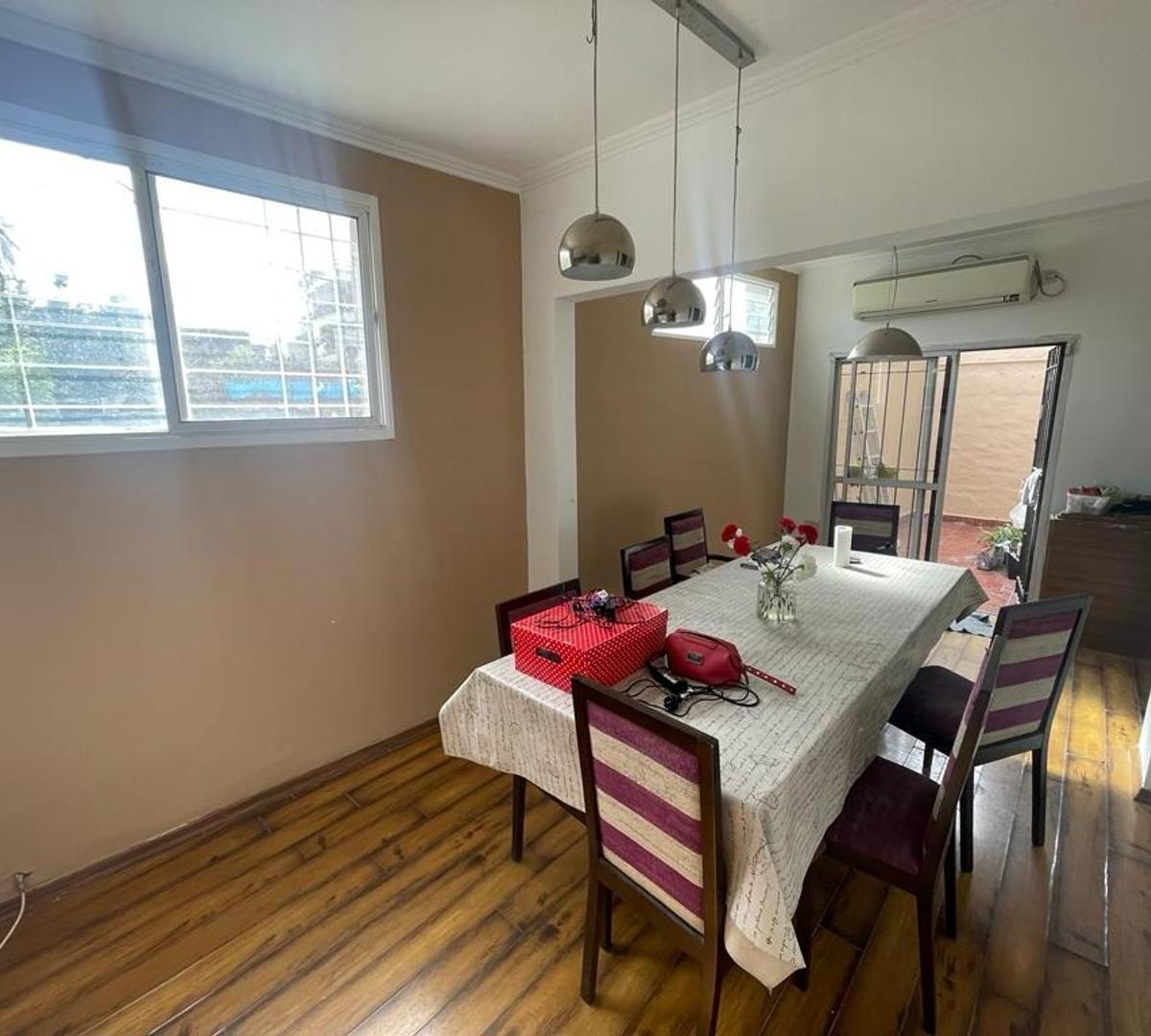 Impecable Casa 4 Amb + Local o Garage. Lote Propio 10.37x13. 4