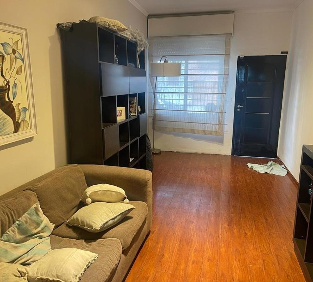 Impecable Casa 4 Amb + Local o Garage. Lote Propio 10.37x13. 3
