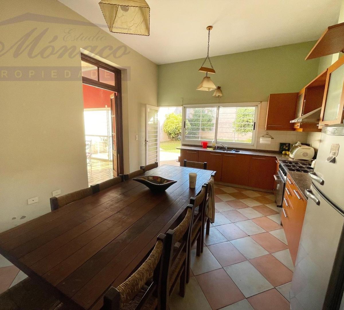 Oportunidad! Hermosa Casa 5 Amb con Fondo. Lote 8.66x29! 4