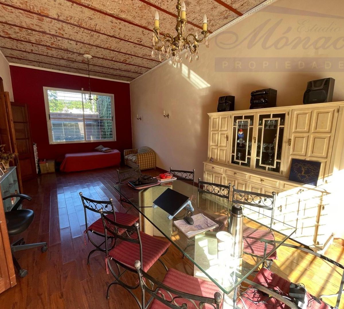 Oportunidad! Hermosa Casa 5 Amb con Fondo. Lote 8.66x29! 3