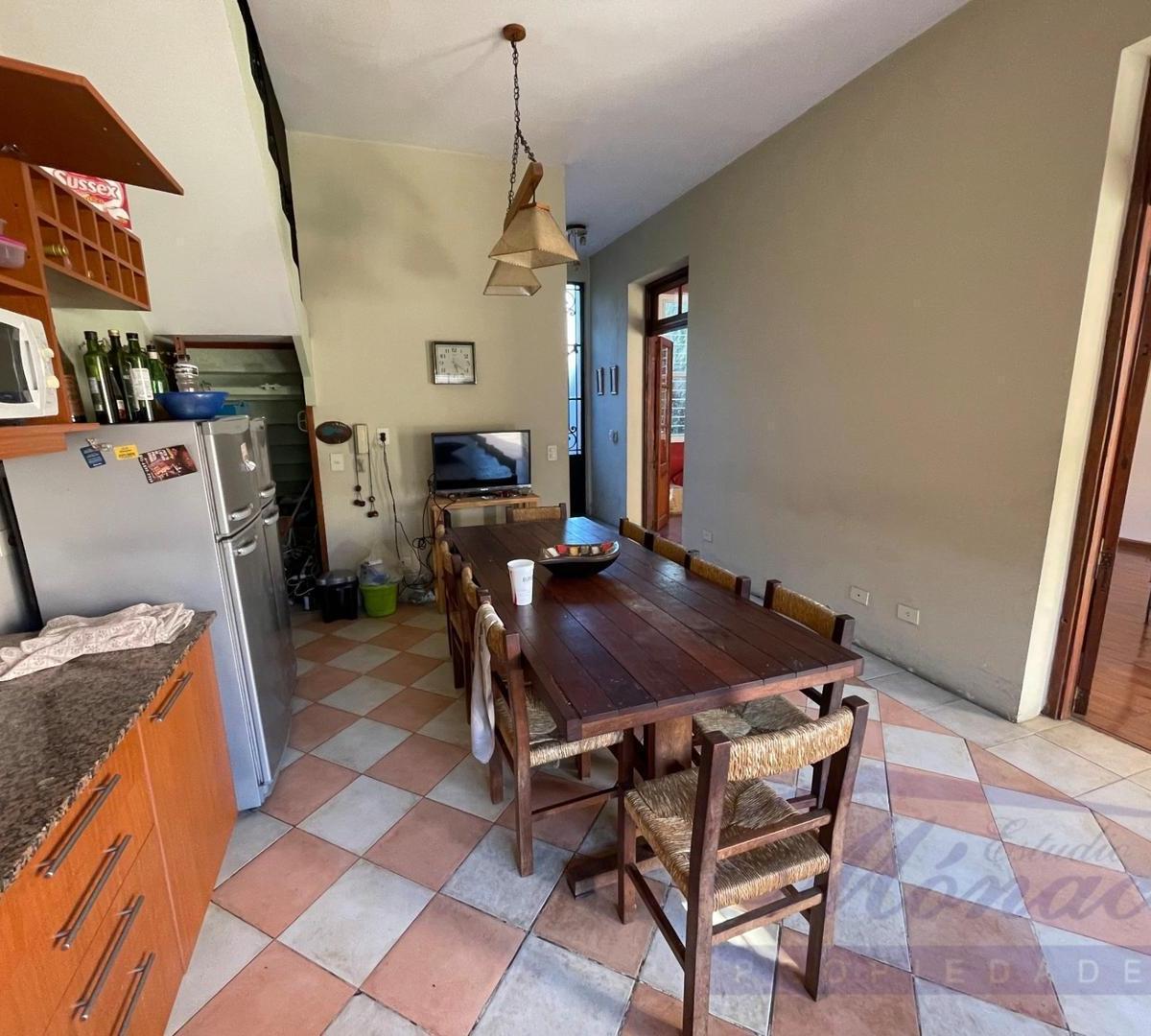 Oportunidad! Hermosa Casa 5 Amb con Fondo. Lote 8.66x29! 1