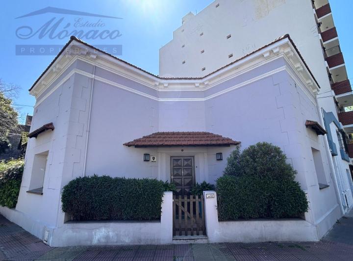 Única! Casa 5 amb en esquina Jardin delantero y Patio.- 5