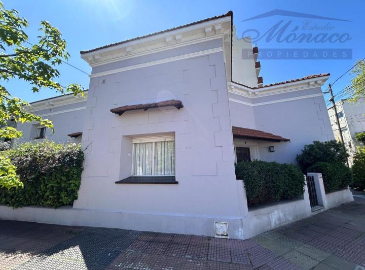 Única! Casa 5 amb en esquina Jardin delantero y Patio.- 2