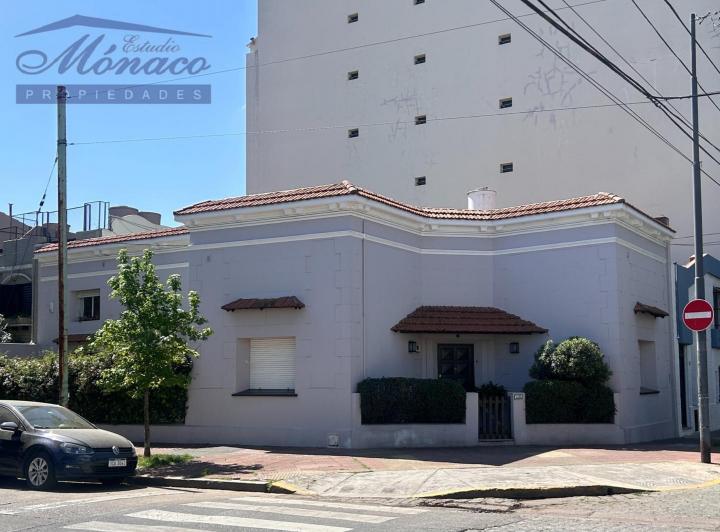 Única! Casa 5 amb en esquina Jardin delantero y Patio.- 3
