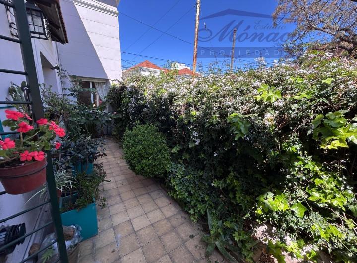 Única! Casa 5 amb en esquina Jardin delantero y Patio.- 4