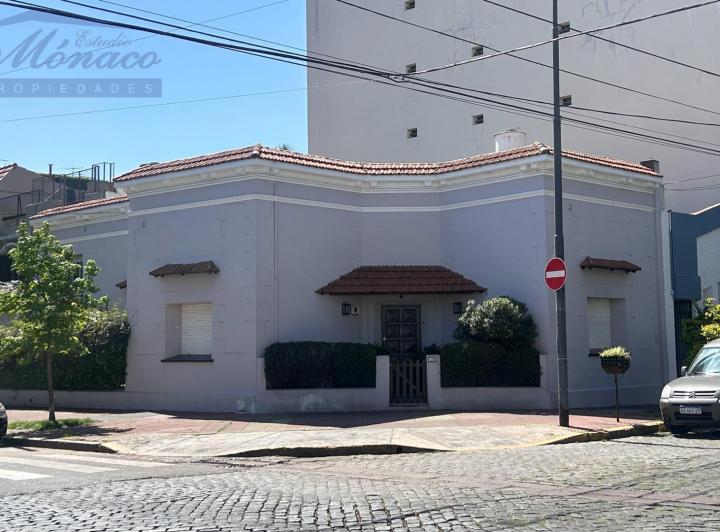 Única! Casa 5 amb en esquina Jardin delantero y Patio.- 5