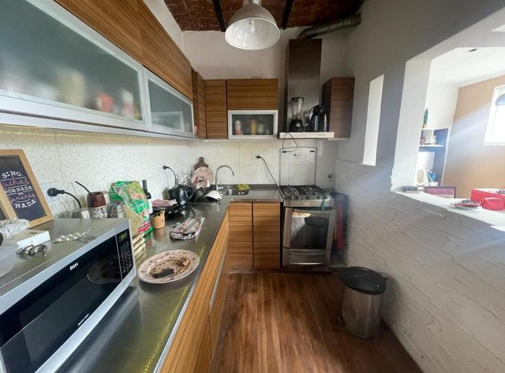 Impecable Casa 4 amb + Local o Garage. Lote Propio 10.37x13. 1