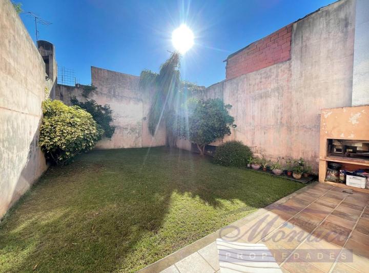 Oportunidad! Hermosa Casa 5 amb con fondo. Lote 8.66x29!! 5