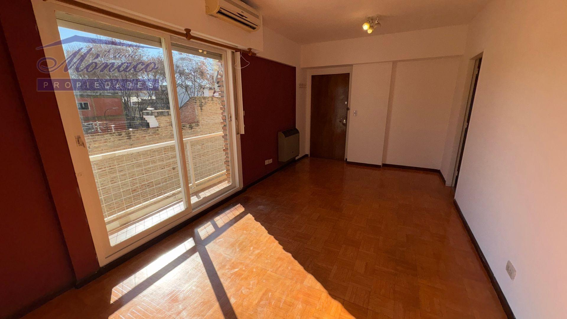Foto de S/Piso 3 amb cochera cubierta. Cfte. Con balcón., imagen 2