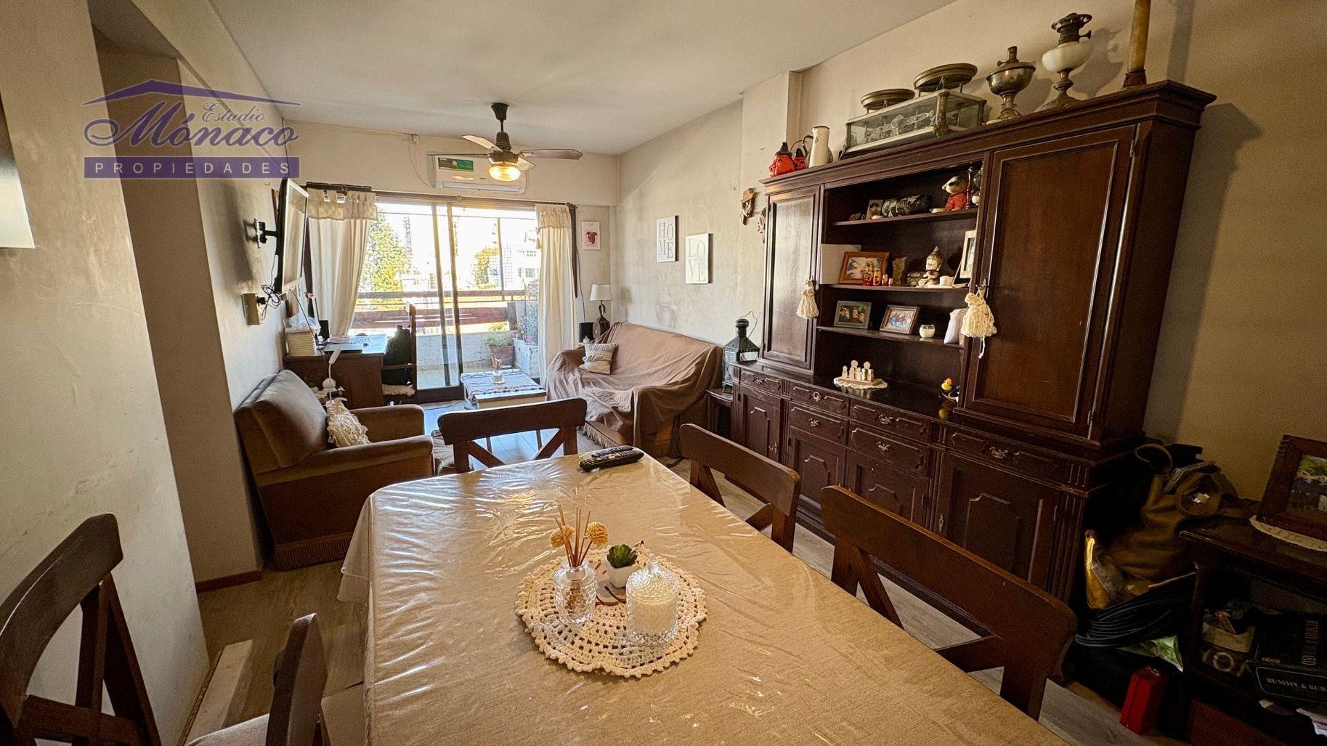 4 amb Fte.con balcón corrido. Cocina Comedor.