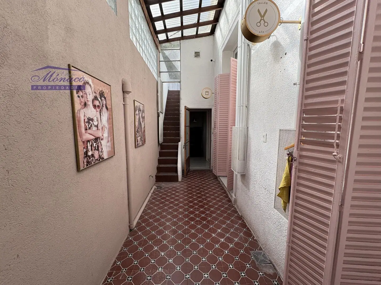 USO COMERCIAL.- Casa 4 amb c/patio cubierto y terraza!! 5